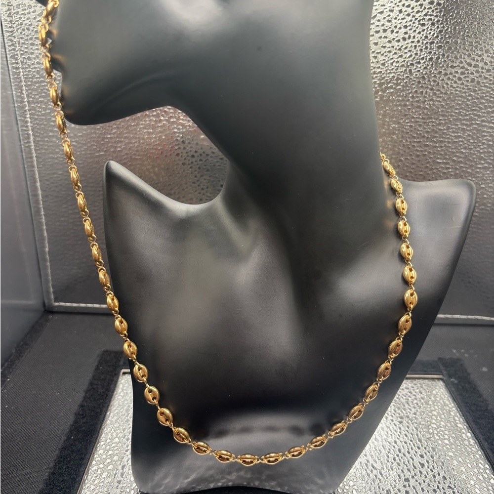 Elegant Gold Necklace - Picture 6 of 6